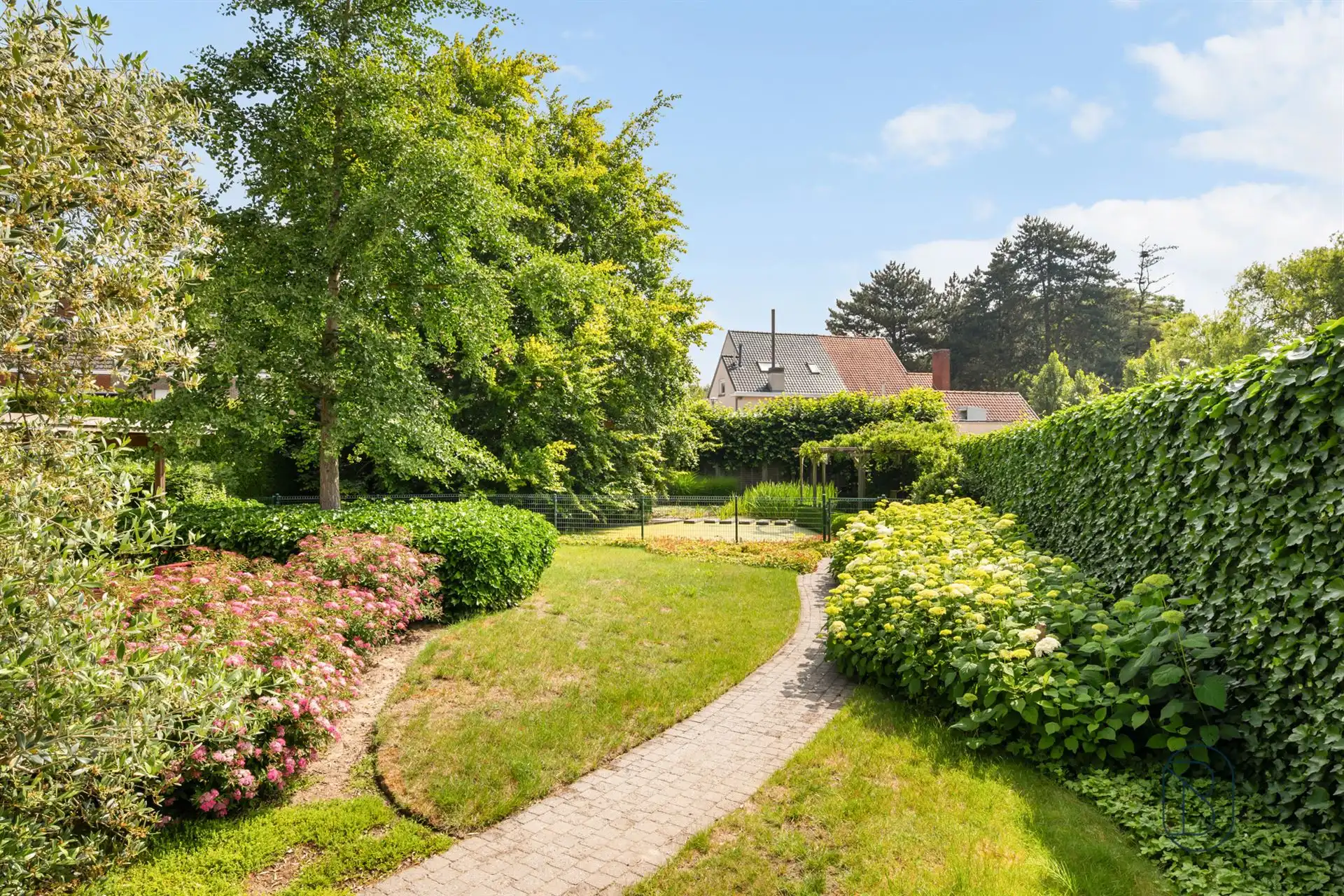 Charmante woning met prachtige tuin in Wielsbeke foto 11