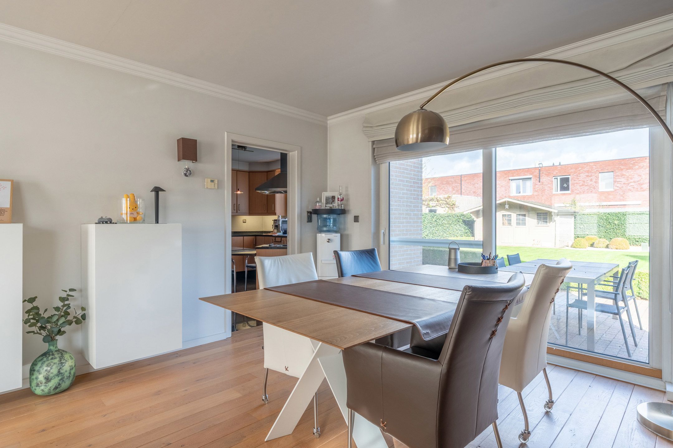 Ruime gezinswoning met 4 slpk's, tuin en garage te Turnhout. foto 7