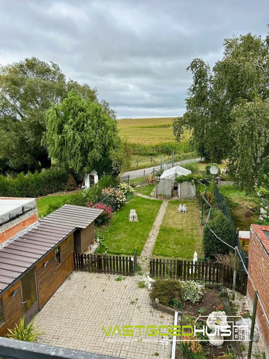 Ruime gezinswoning met garage en tuin foto 22