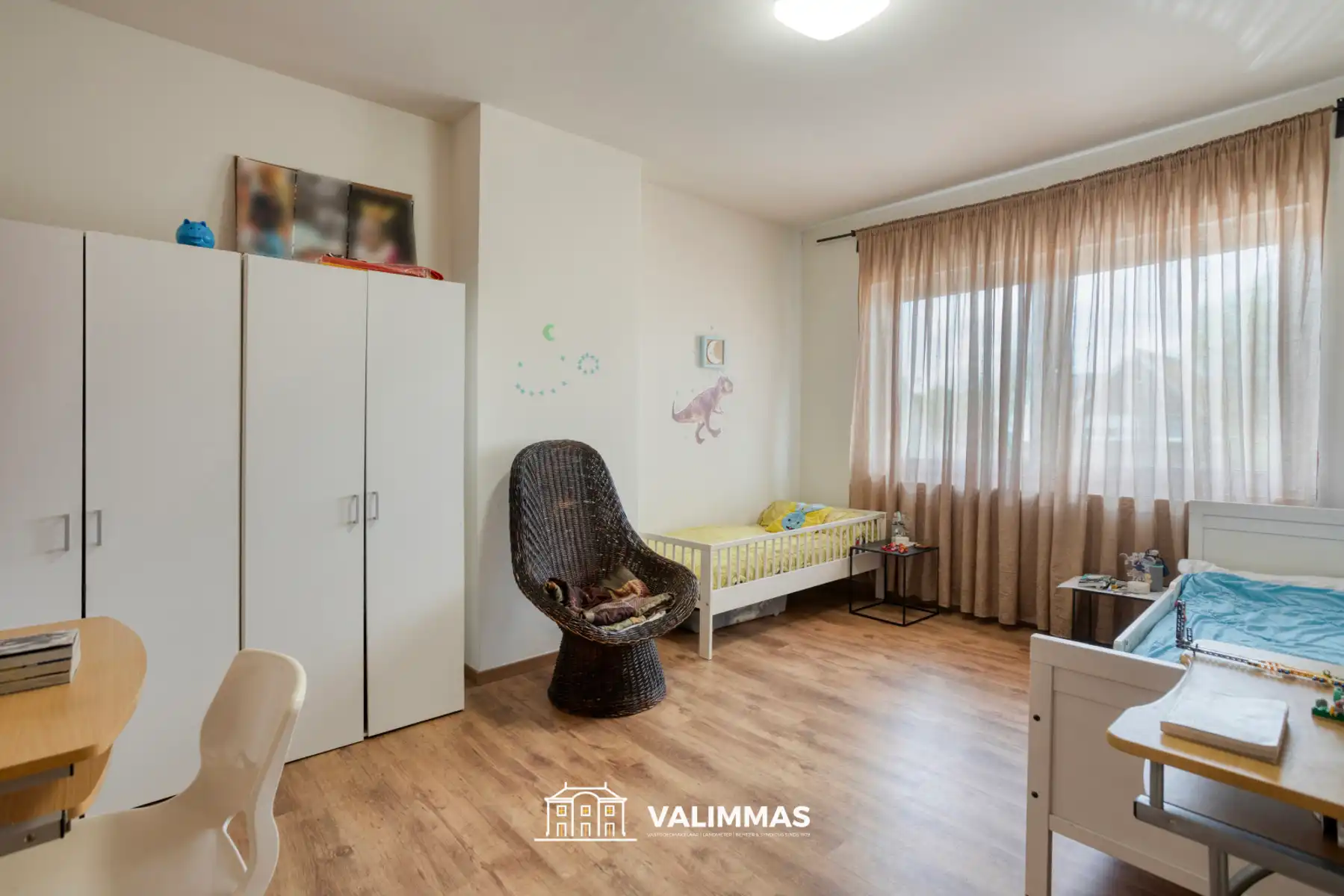 Gerenoveerde, instapklare rijwoning met 2 parkeerplaatsen... foto 15