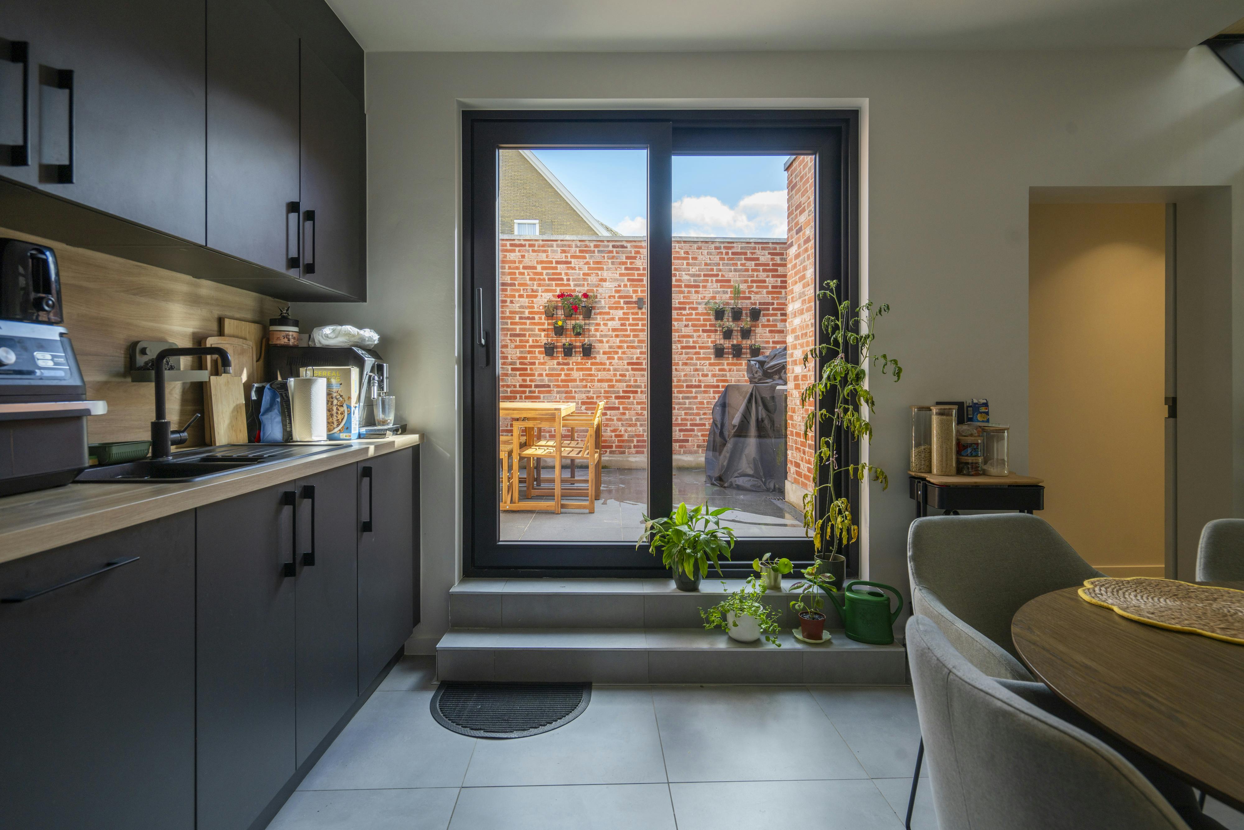 Instapklare en recent gerenoveerde woning te koop in Anzegem foto 6