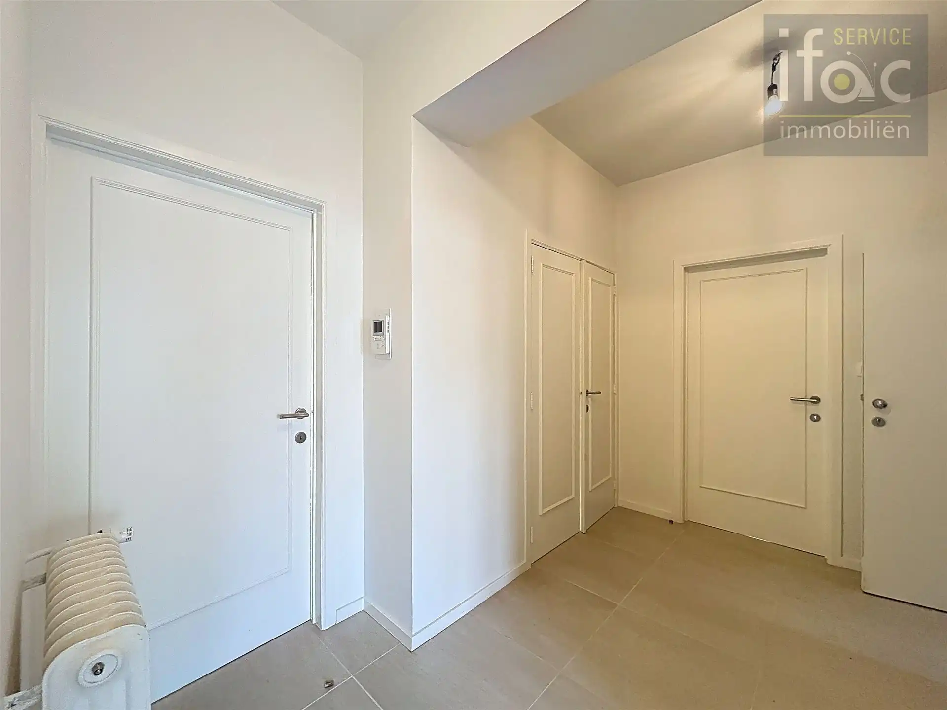 Ruim appartement van (110m²) met terras  foto 17