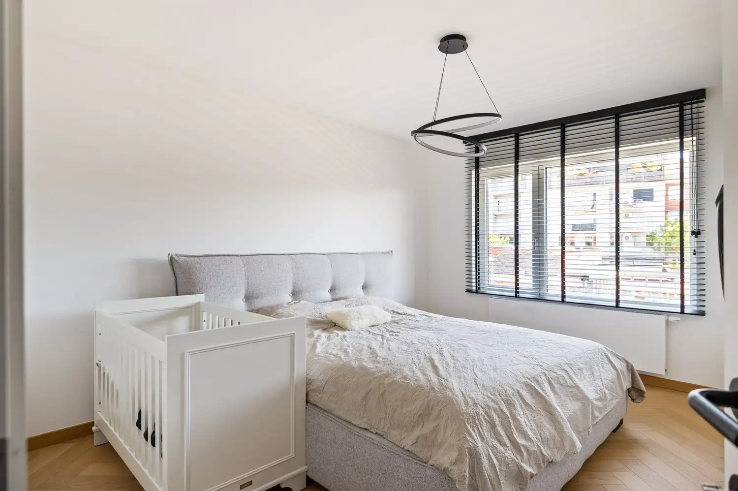 Hoogwaardig gerenoveerd appartement in Deurne! foto 11