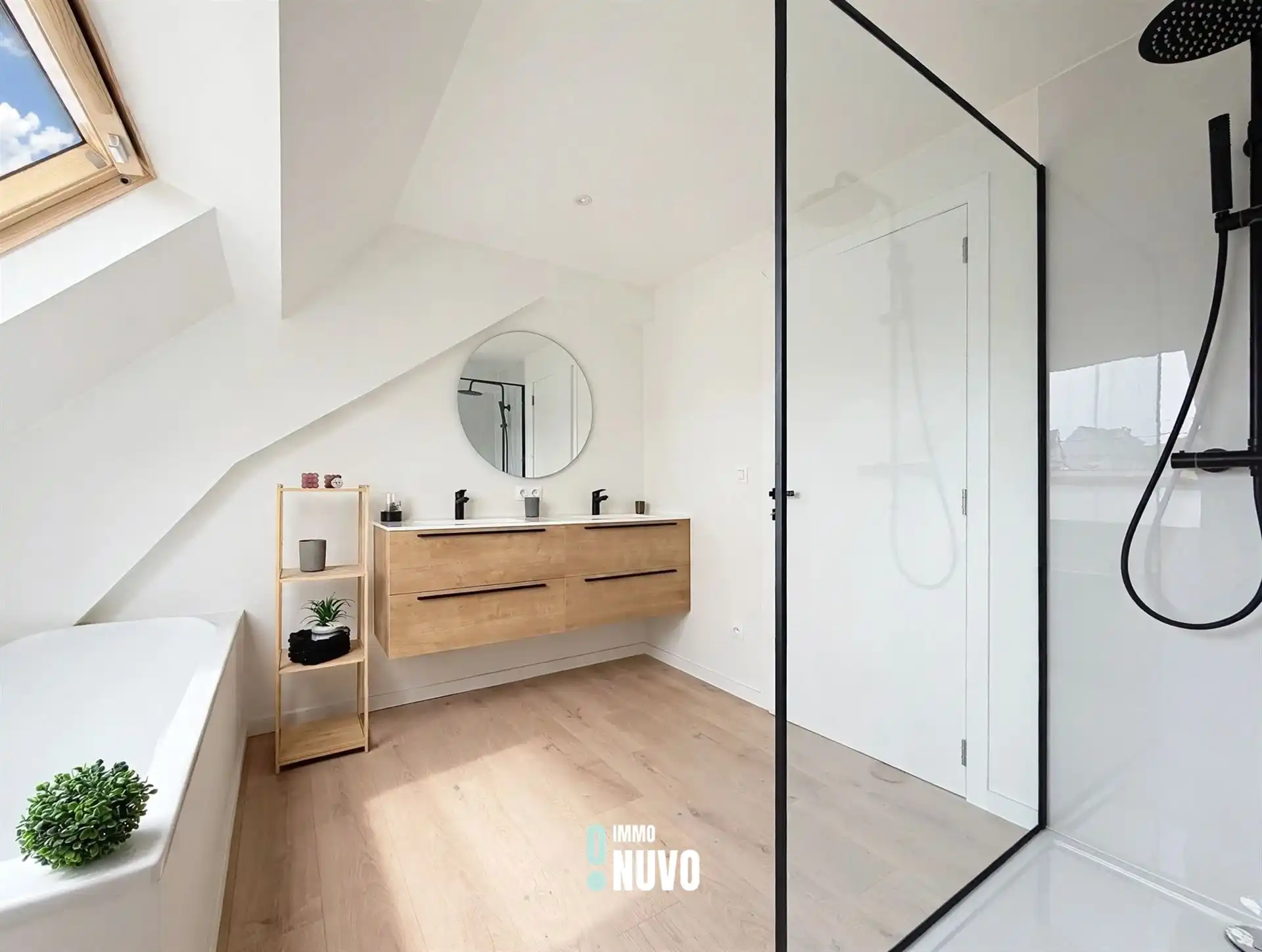 Woning met loods foto 15
