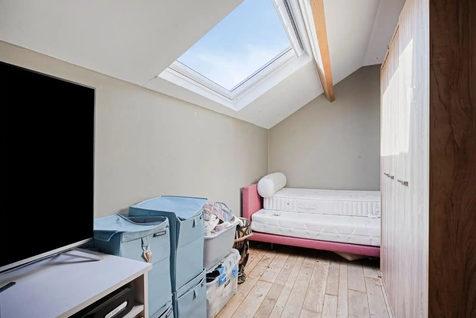 Lichtrijke en ruime 3-gevelwoning met tuin en dubbele garage foto 25