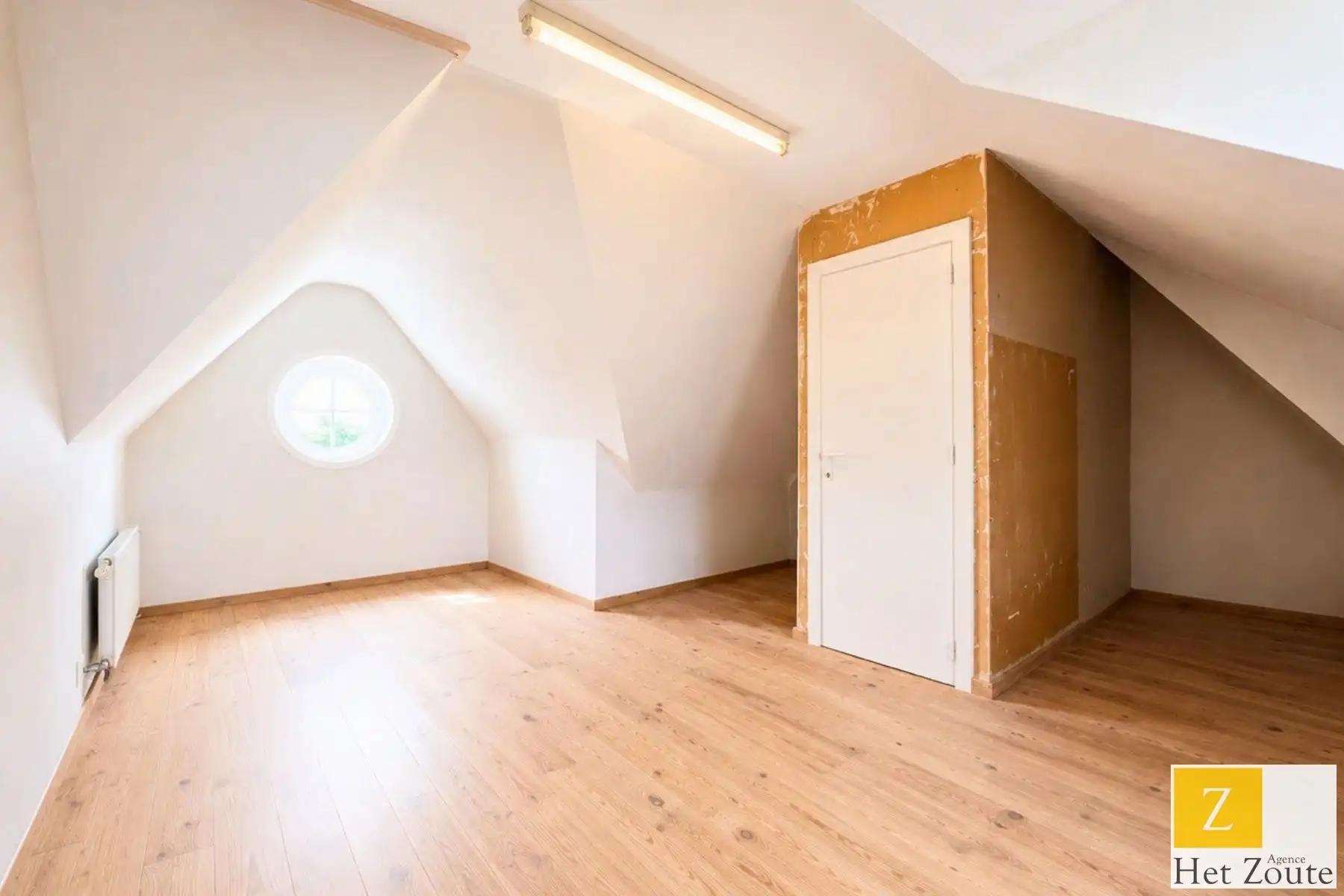 Stijlvolle halfopen woning met 4 slaapkamers foto 10