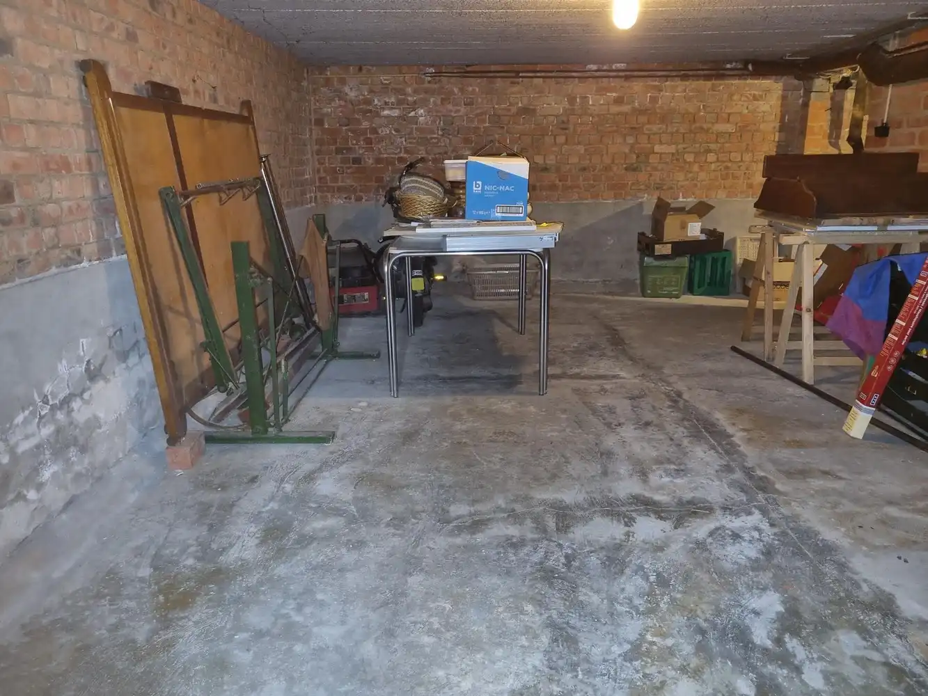 Instapklare gezinswoning, grote slaapkamers, nieuwe keuken en badkamer met zuidgerichte tuin en garage foto 16