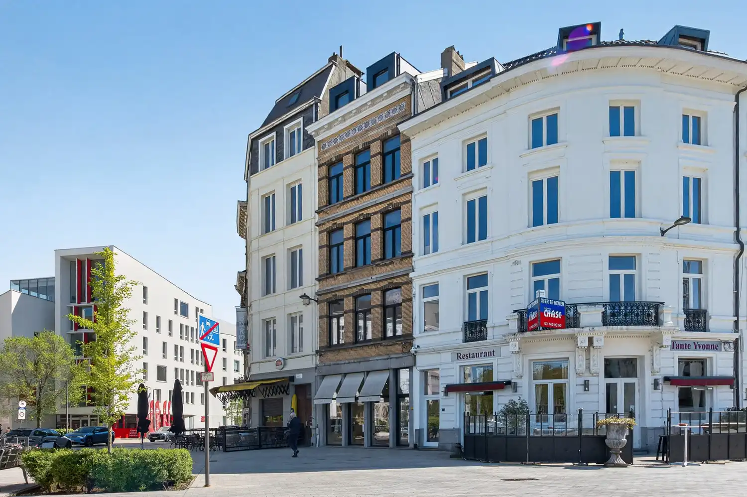 Gerenoveerd GEMEUBELD éénslaapkamerappartement in hartje Antwerpen foto 2