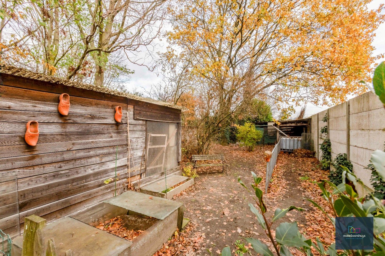 Verzorgde halfopen bebouwing met grote tuin en carport  foto 26