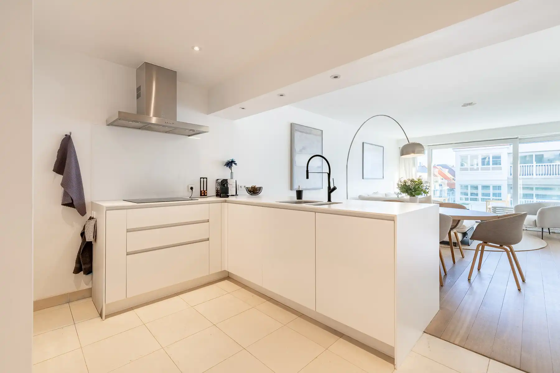 Stijlvol appartement met uitstekende centrale ligging foto 9