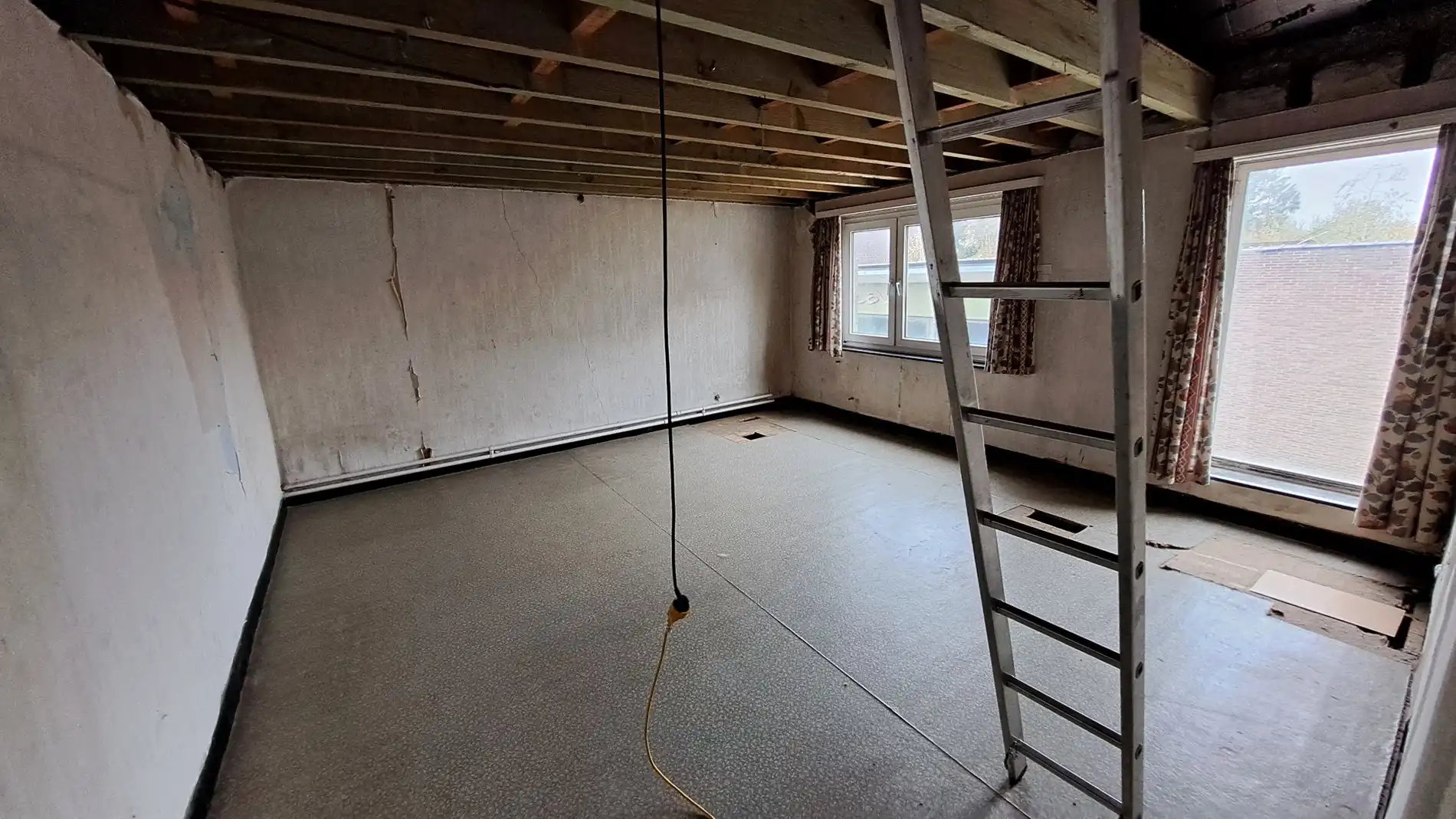 Gezinswoning met 4 slaapkamers, garage en grote tuin. foto 15