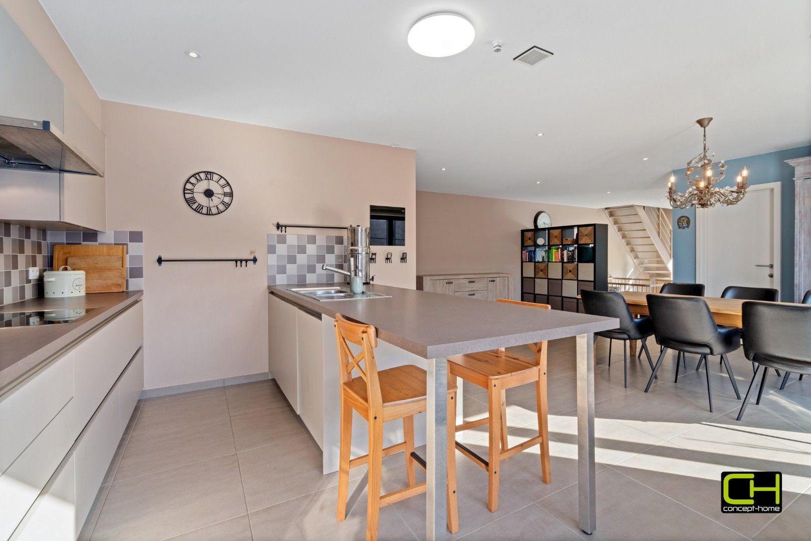 Ruim appartement met twee slaapkamers te koop in Lovendegem foto 2