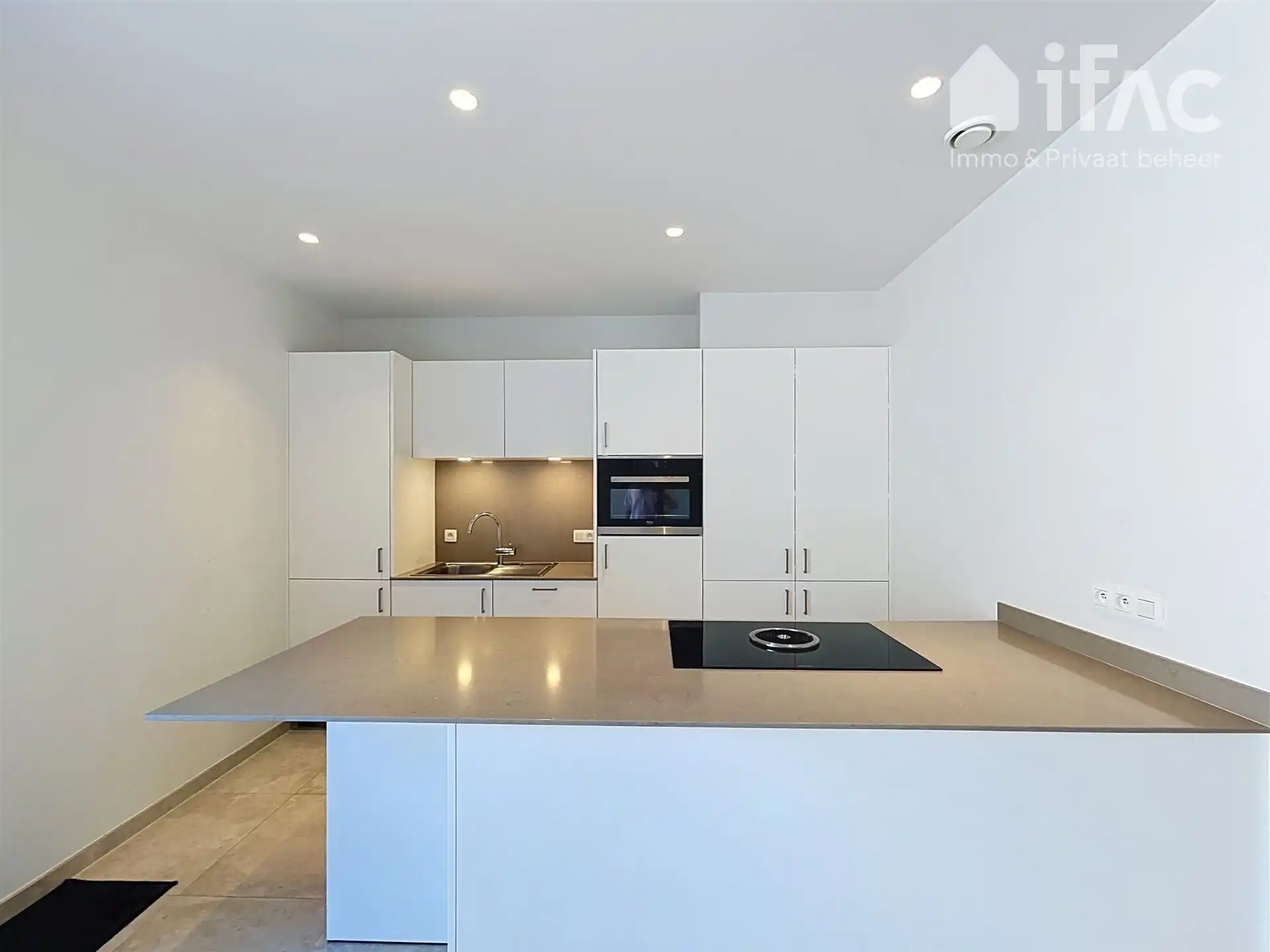 Uitstekend afgewerkt 2 slaapkamer appartement met mooi zicht foto 5