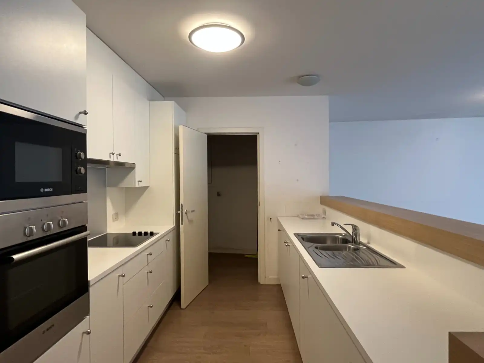 Ruim  3-slaapkamerappartement in hartje Waregem te huur foto 7