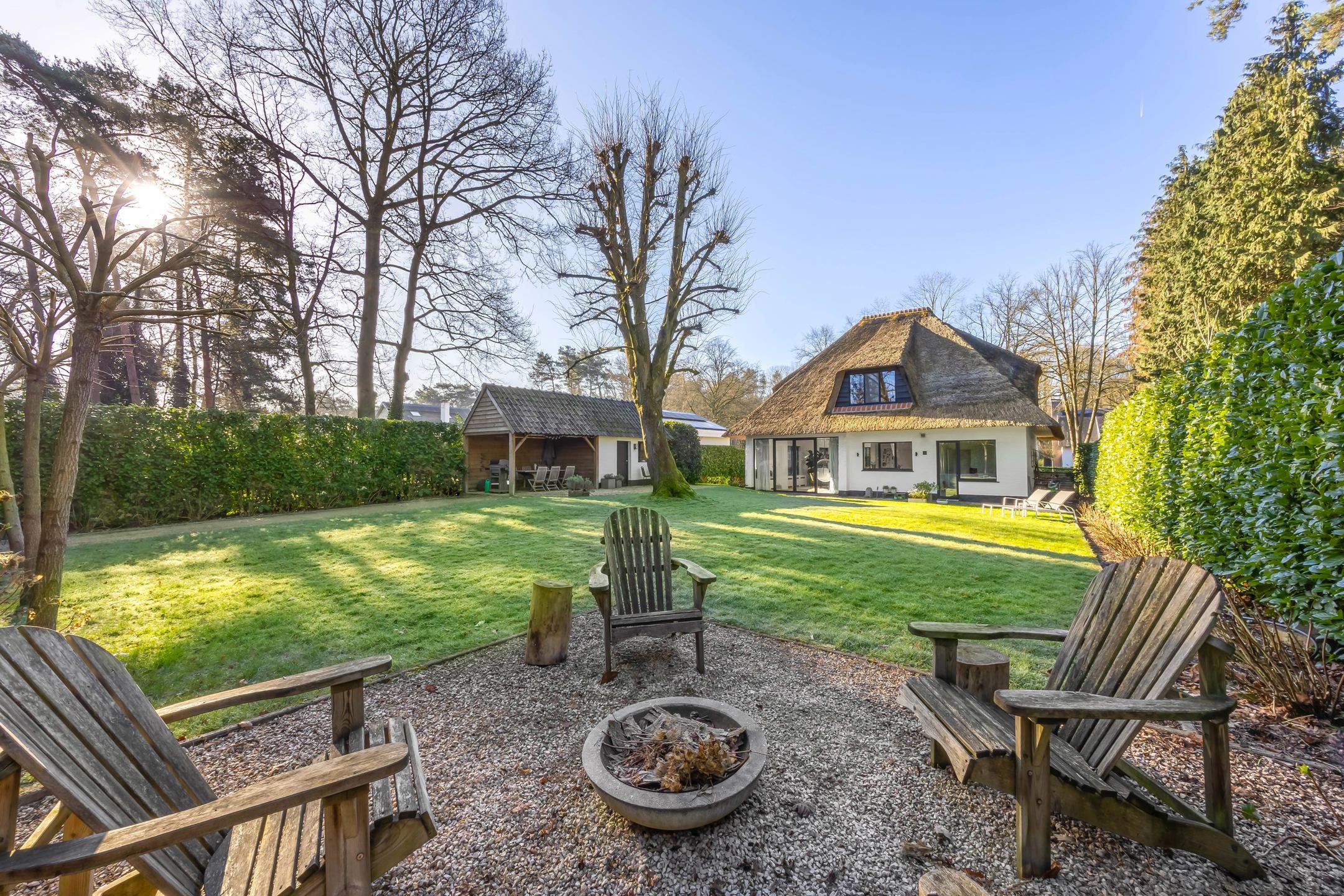 Recent gerenoveerde rietgedekte villa vooraan Schilde dorp! foto 43