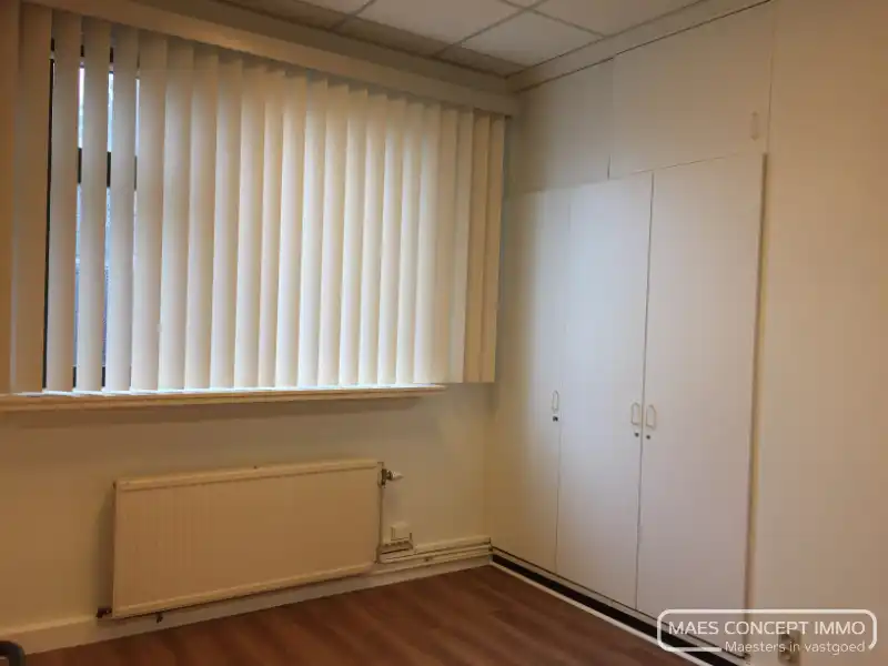 Kantoor van 180 m² te huur in Anzegem op toplocatie foto 10
