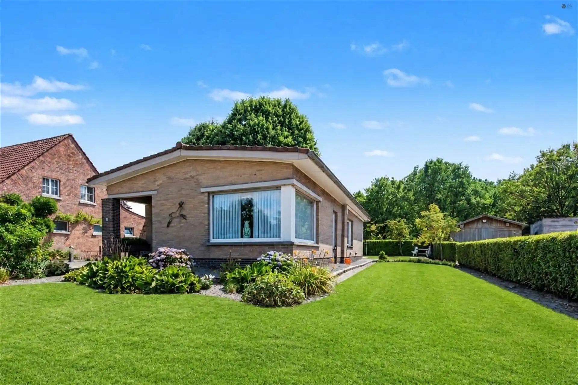 Verzorgde bungalow in rustige straat te Stekene foto 2