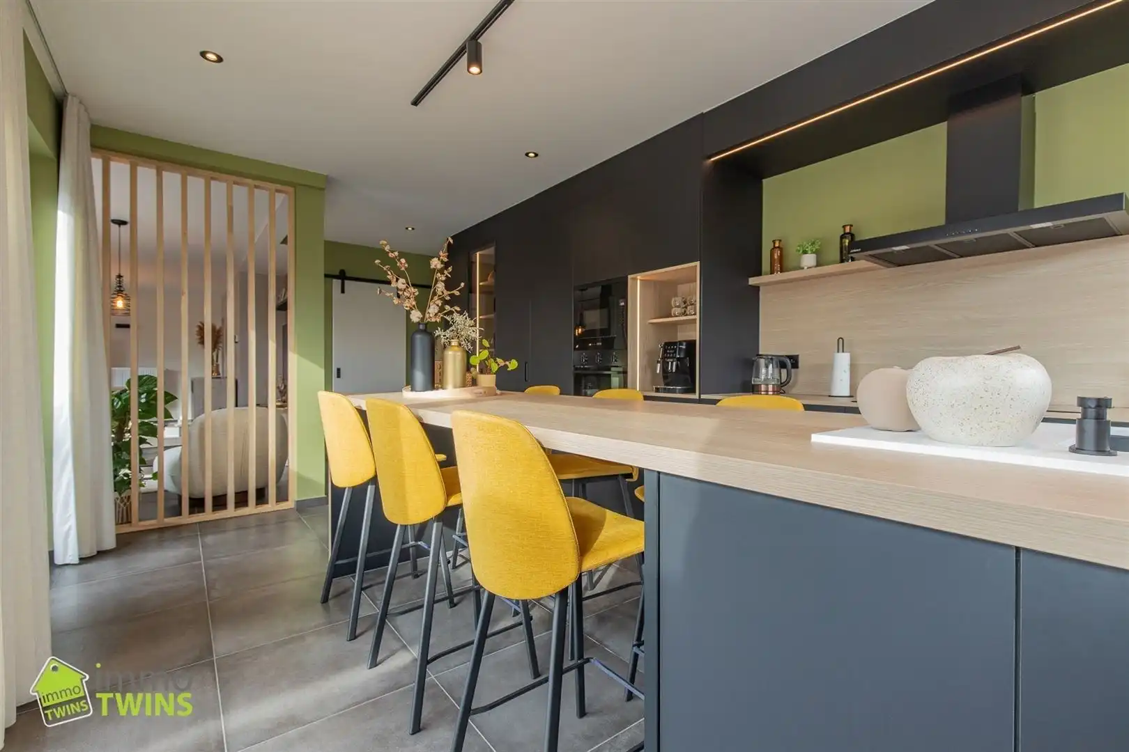 Instapklare en stijlvolle HOB met bijgebouw, tuin en visvijver te Dendermonde (Schoonaarde) foto {{pictureIndex}}