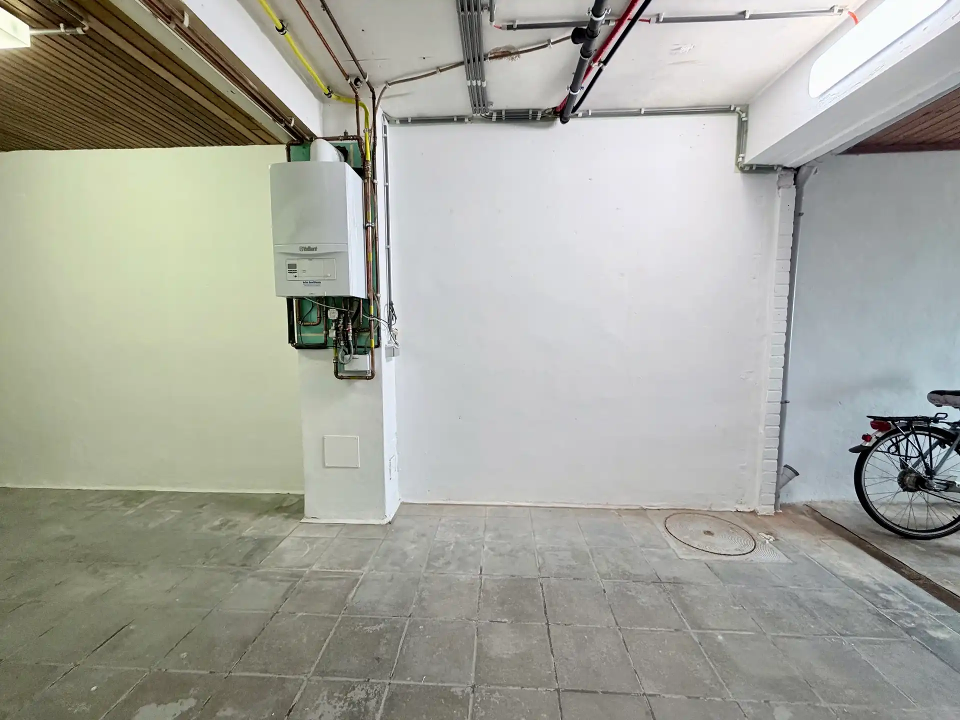 DE PANNE – Instapklare gerenoveerde woning met 4 slpk., grote garage, op wandelafstand van zee, bos en tram.  foto 6