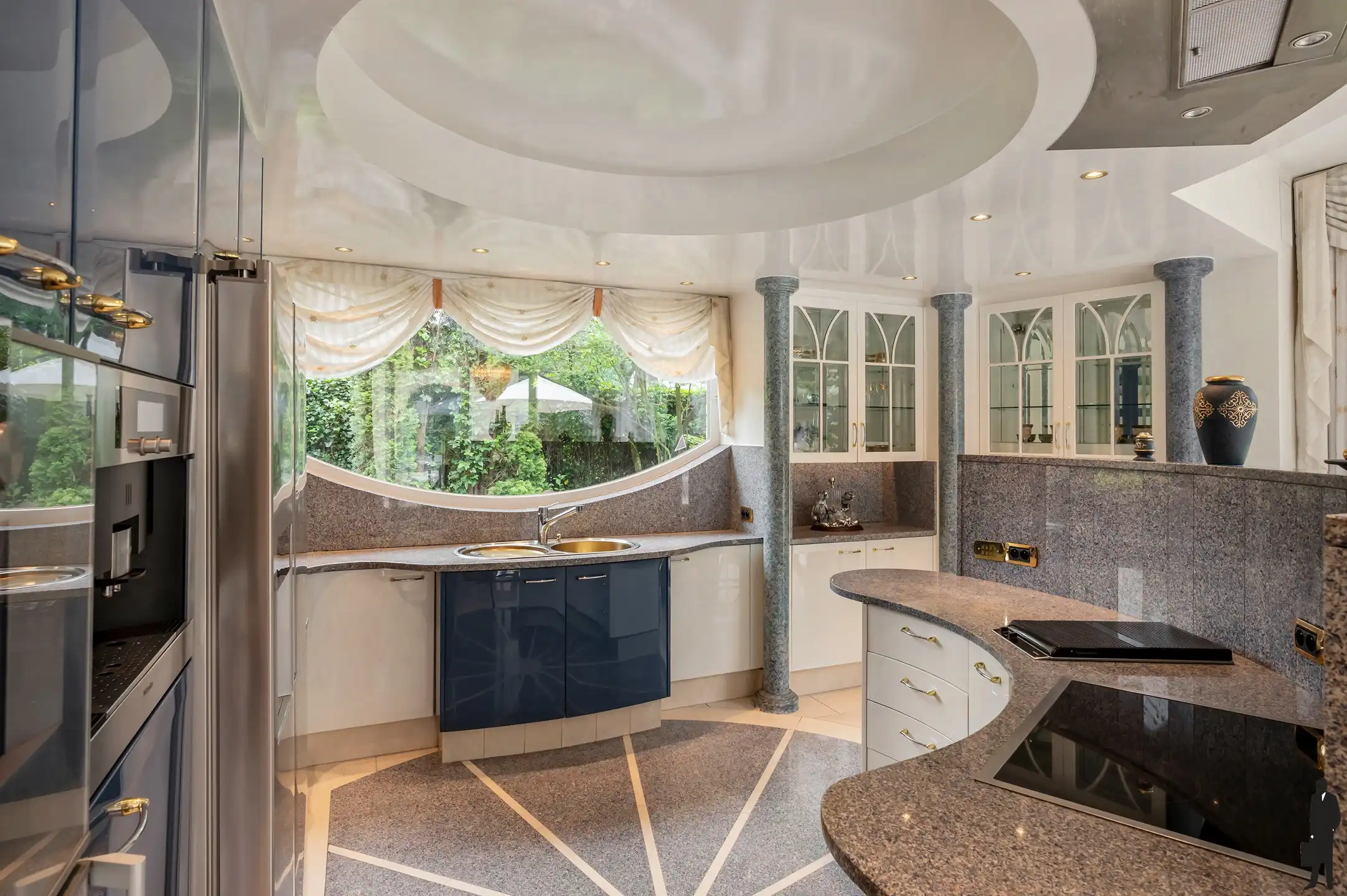 Exclusieve stijlvilla met binnenzwembad, wellness en hoogwaardige afwerking op toplocatie te Essen foto 13