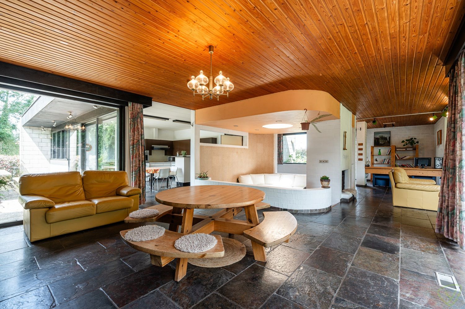 Modernistische villa met praktijkruimte en zuidwestgerichte tuin op riant perceel in Lembeke foto 7