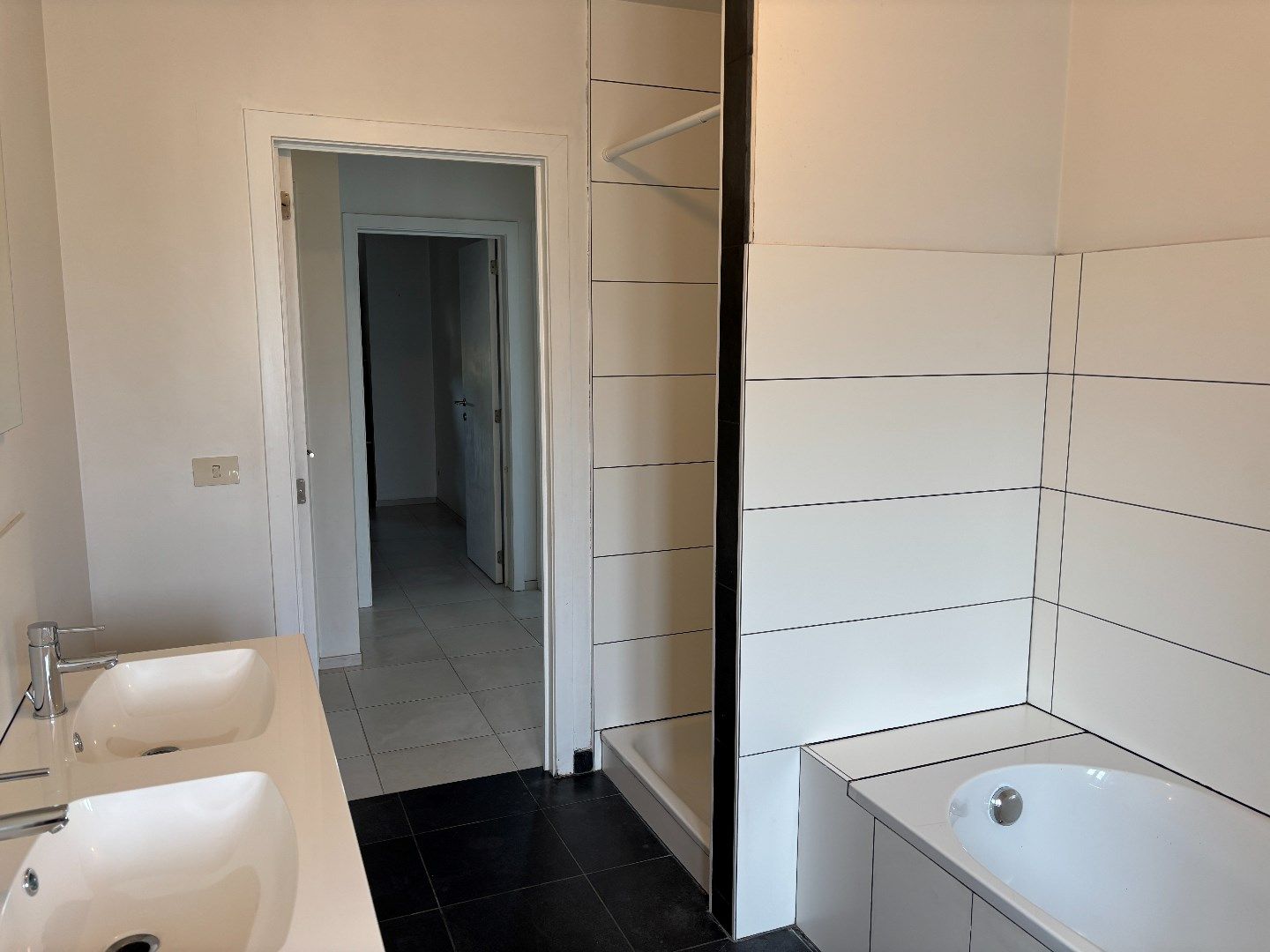 Mooie woning met 3 slaapkamers, tuin en garage!  foto 8
