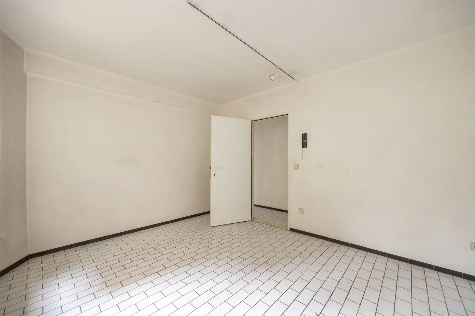 Te renoveren gelijkvloerse ZONDER DOMICILIE/tweede verblijf met tuin op toplocatie in Antwerpen

 foto 10