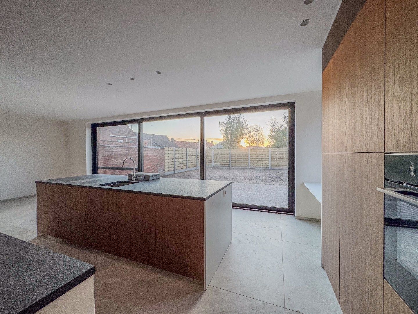 Energiezuinige nieuwbouwwoning met 3 slaapkamers, ruime garage en tuin. foto 6