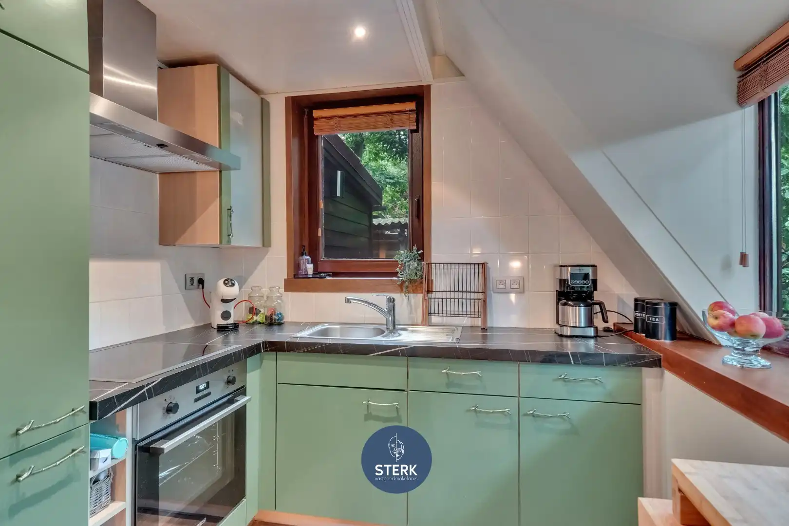 SFEERVOLLE VAKANTIEWONING INCL. INBOEDEL EN RUIME TUIN OP SONNEVIJVER !  foto 9