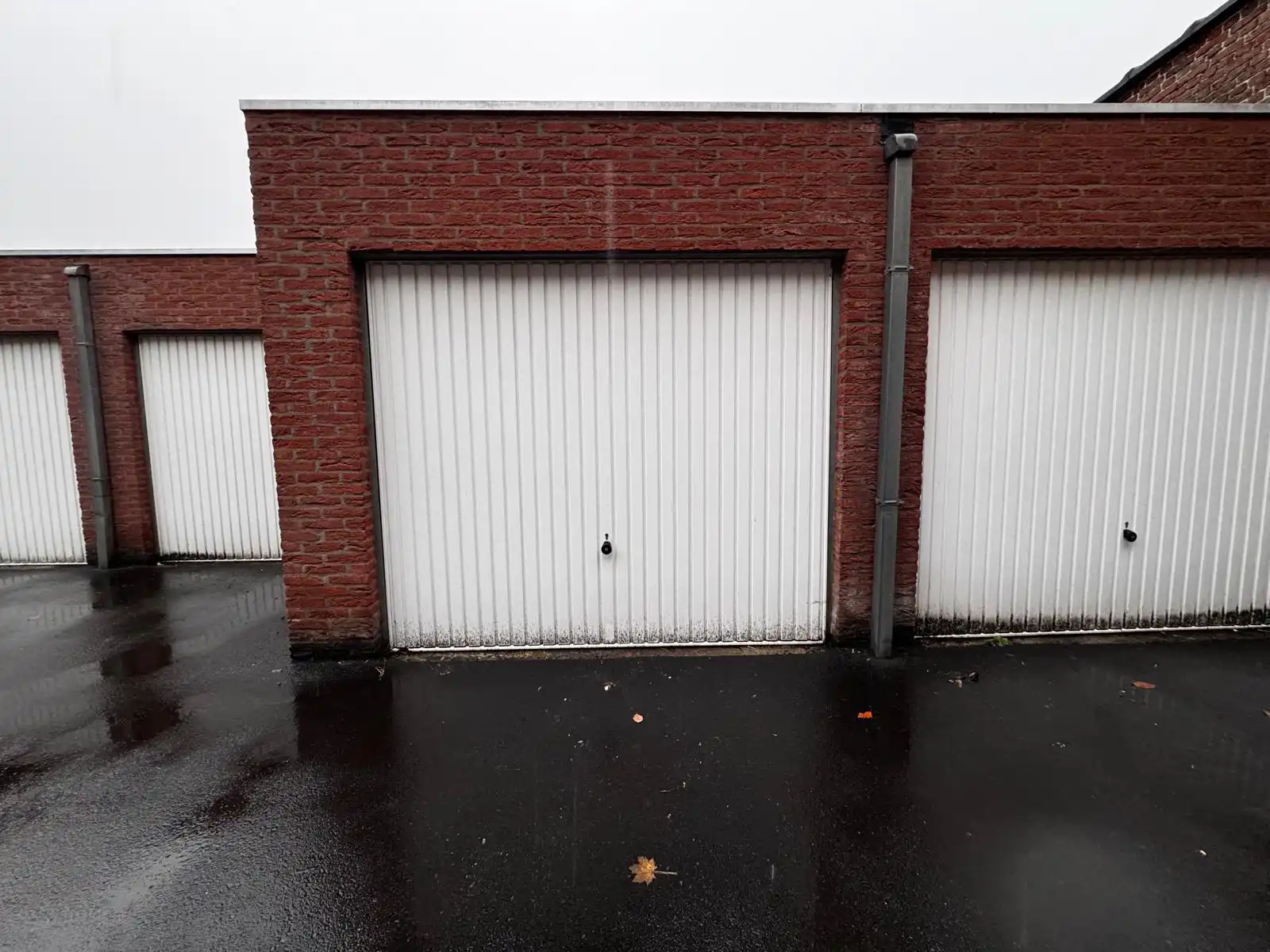 Garagebox centrum Roeselare foto {{pictureIndex}}