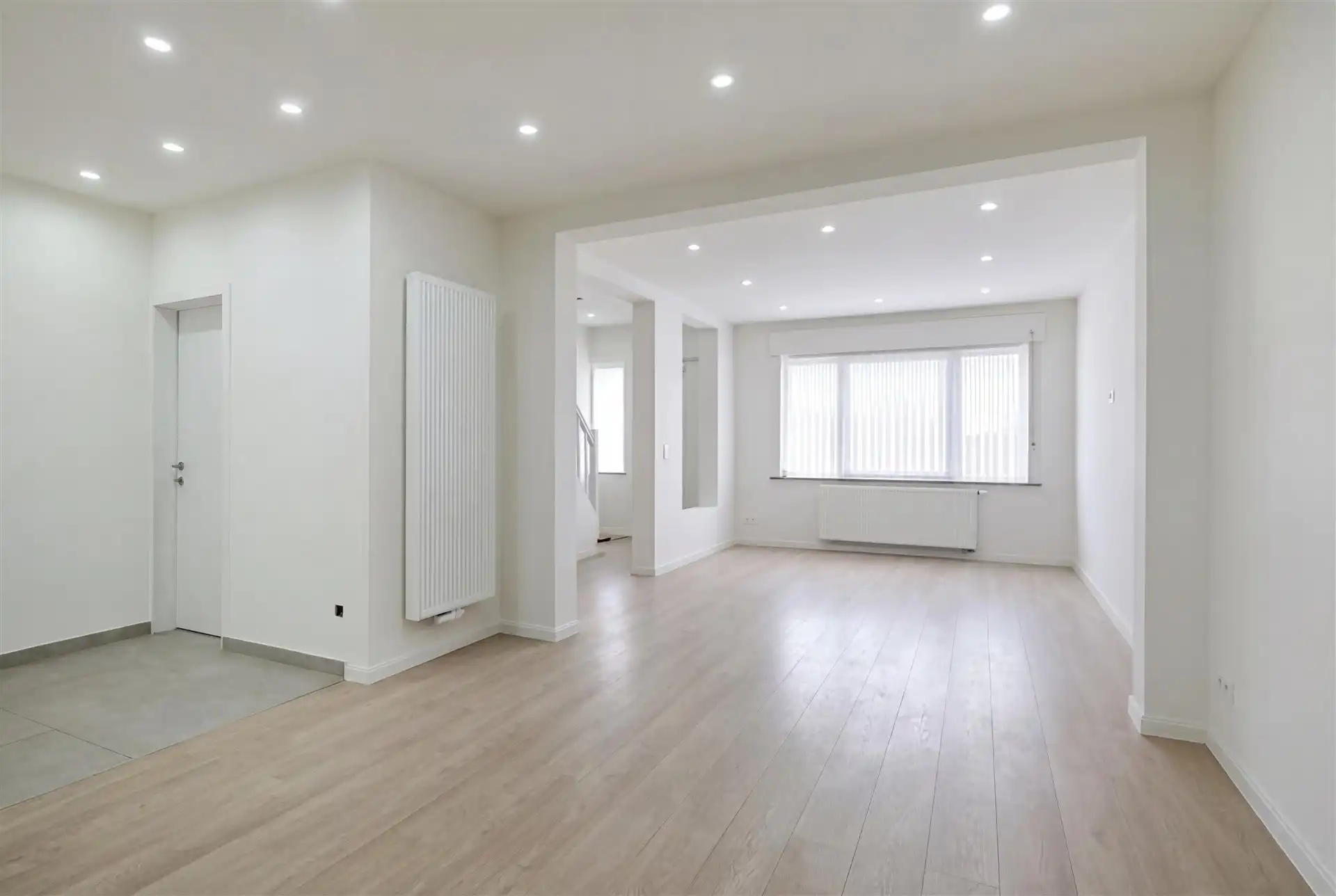 Deels gerenoveerde woning met drie slaapkamers te Erembodegem foto 5