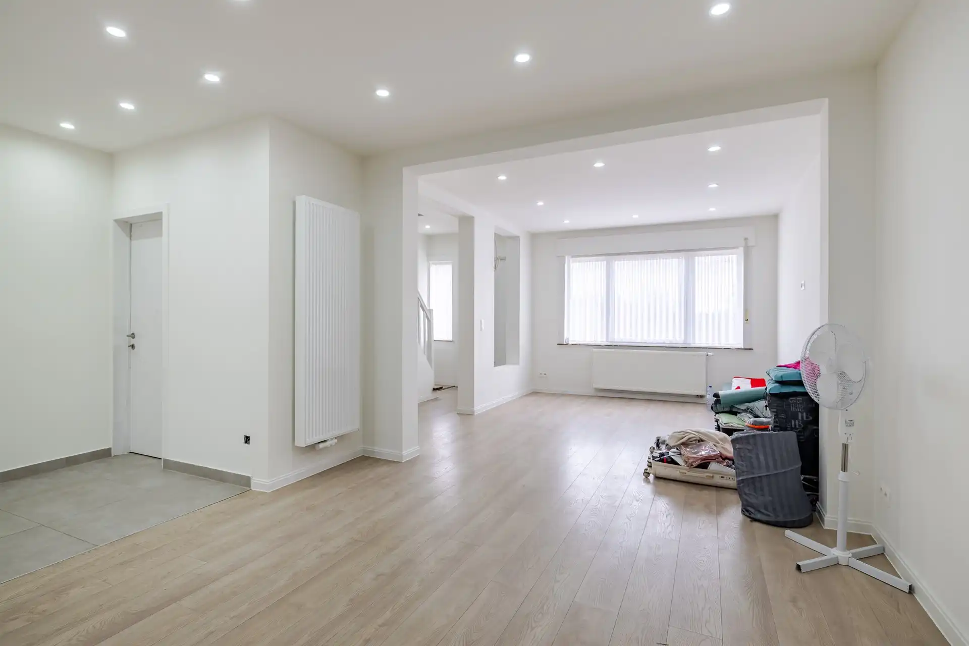 Deels gerenoveerde woning met drie slaapkamers te Erembodegem foto 5