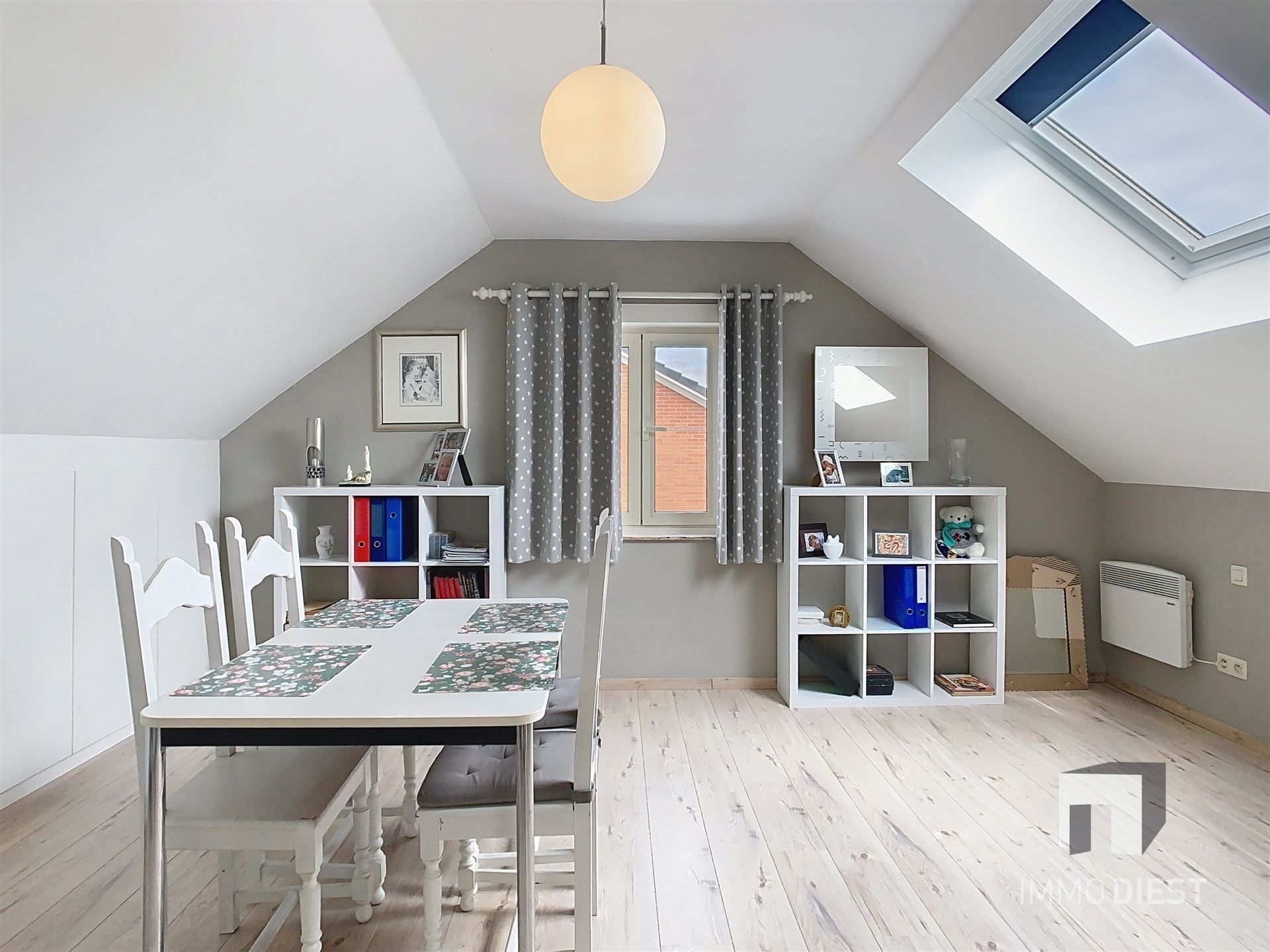 Aantrekkelijke en instapklare woning met 3 slaapkamers en prachtig aangelegde tuin op 12a 77ca. foto 26