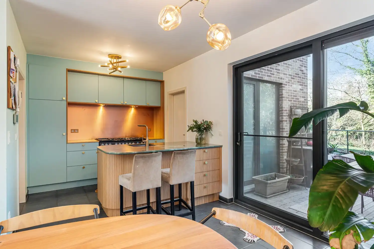 Moderne en energiezuinige(A-label) woning met 4 ruime slaapkamers, 2 badkamers, 2 autostaanplaatsen, een ruime kelder en een tuin te Kessel-Lo! foto 6