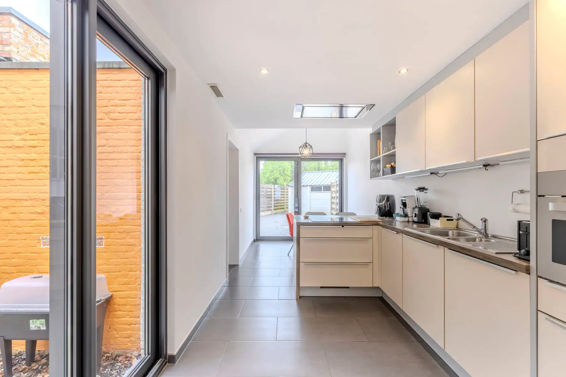 Gerenoveerde woning met o.a. 3 slaapkamers foto 25