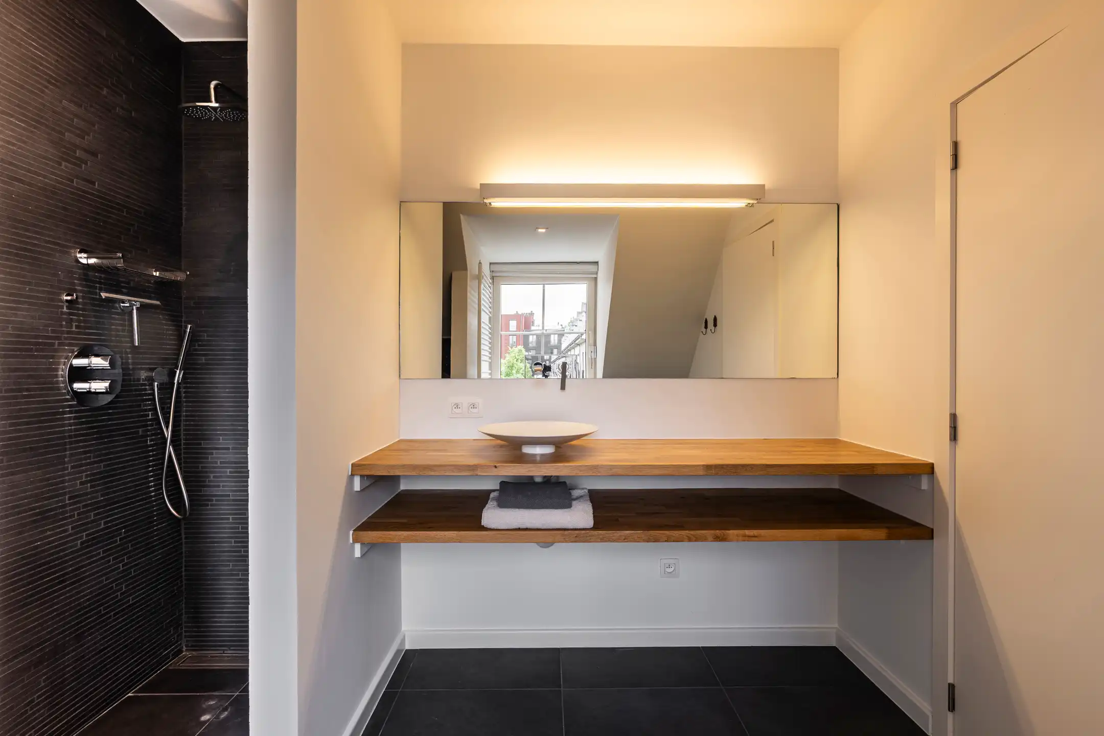 Verrassend ruime woning op toplocatie met binnenzwembad foto 20