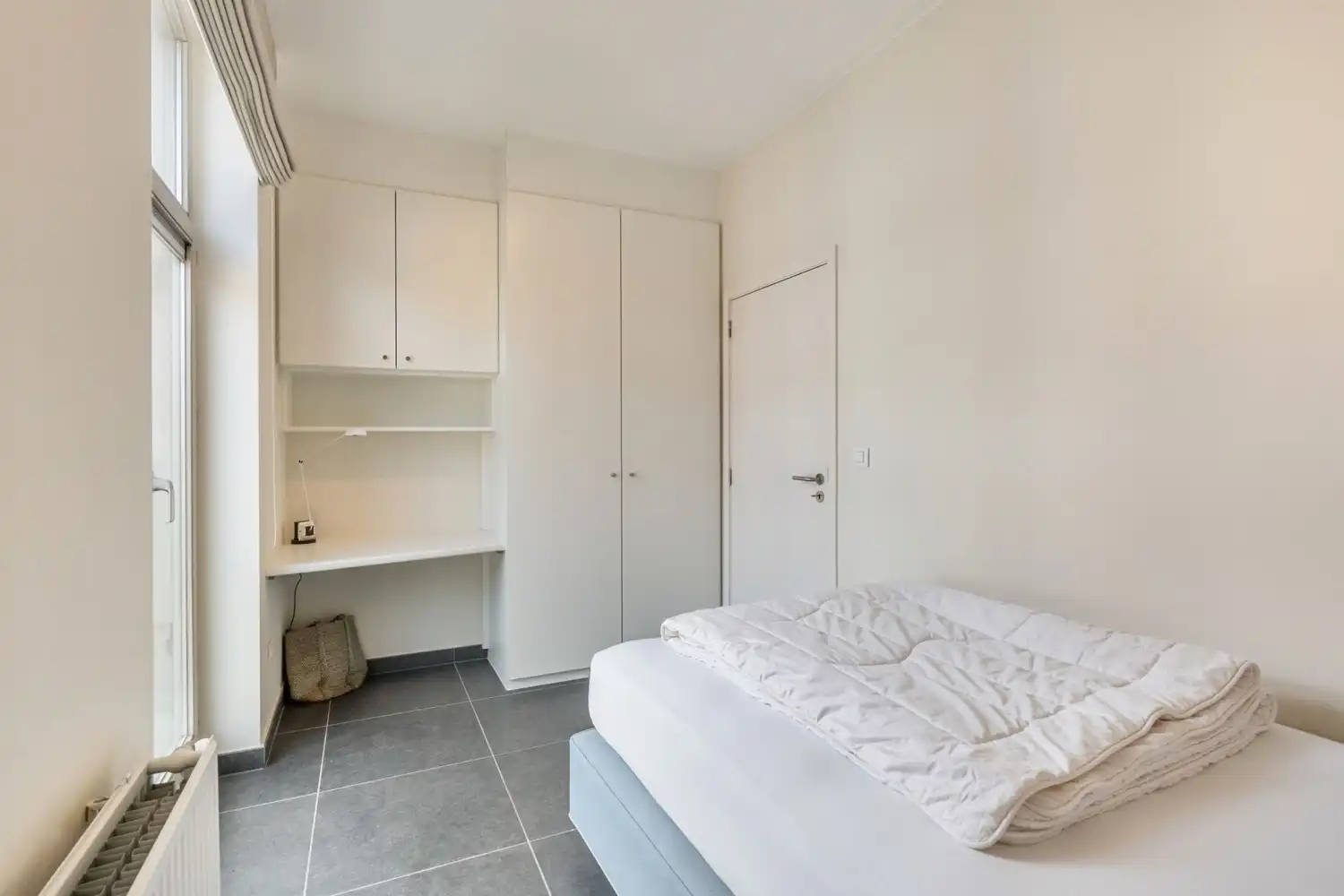 Goed gelegen en lichtrijk appartement met 2 slaapkamers, een terras en een autostaanplaats te centrum Leuven! foto 16