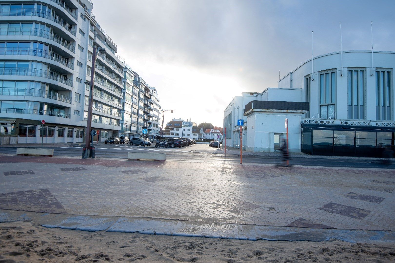 Horeca pand gelegen aan de zuid-west kant van het Canadasquare vlakbij het Casino foto 2