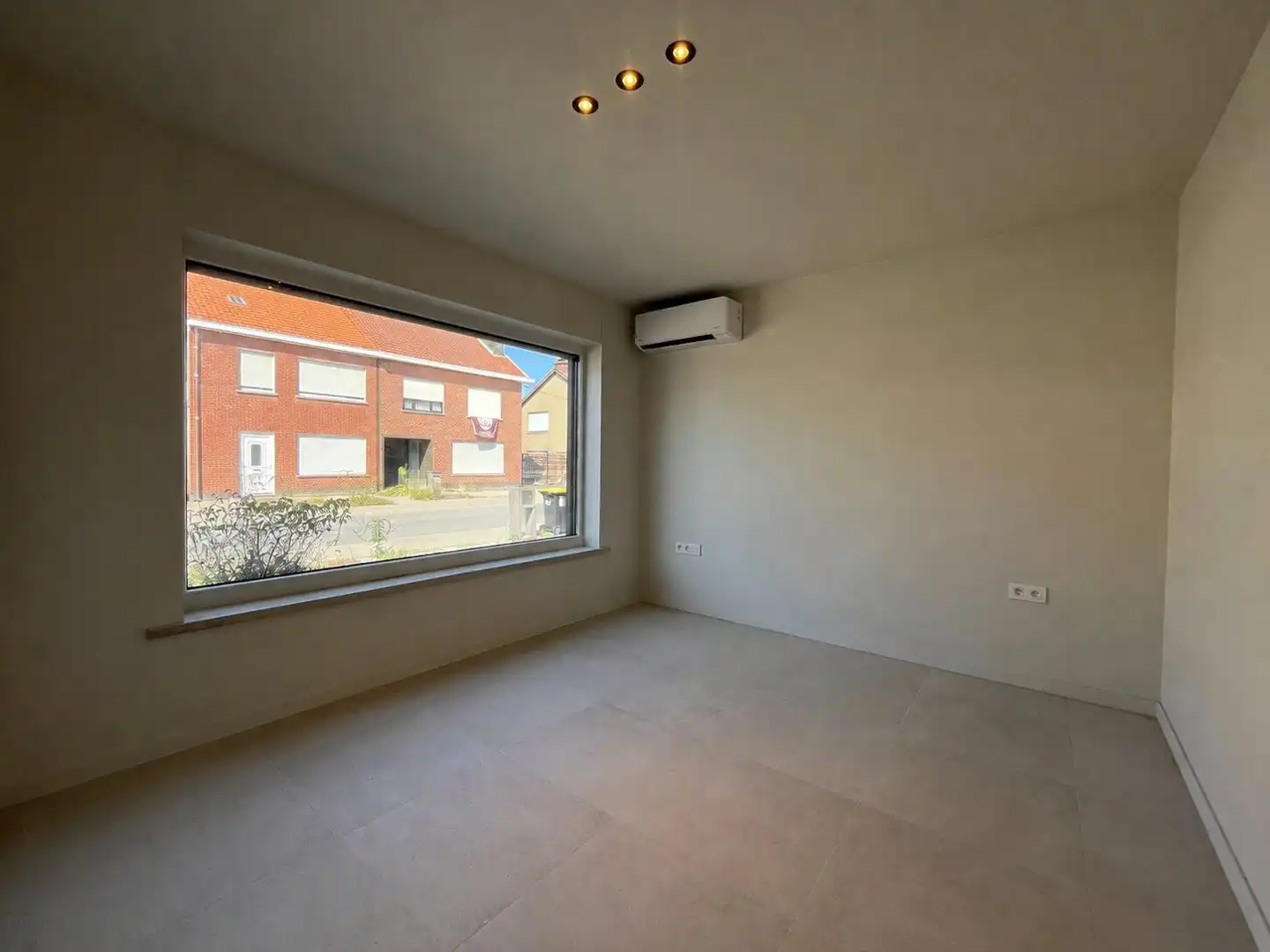 Ledegem – Volledig gerenoveerde halfopen woning met 3 slaapkamers en zonnige tuin foto 3