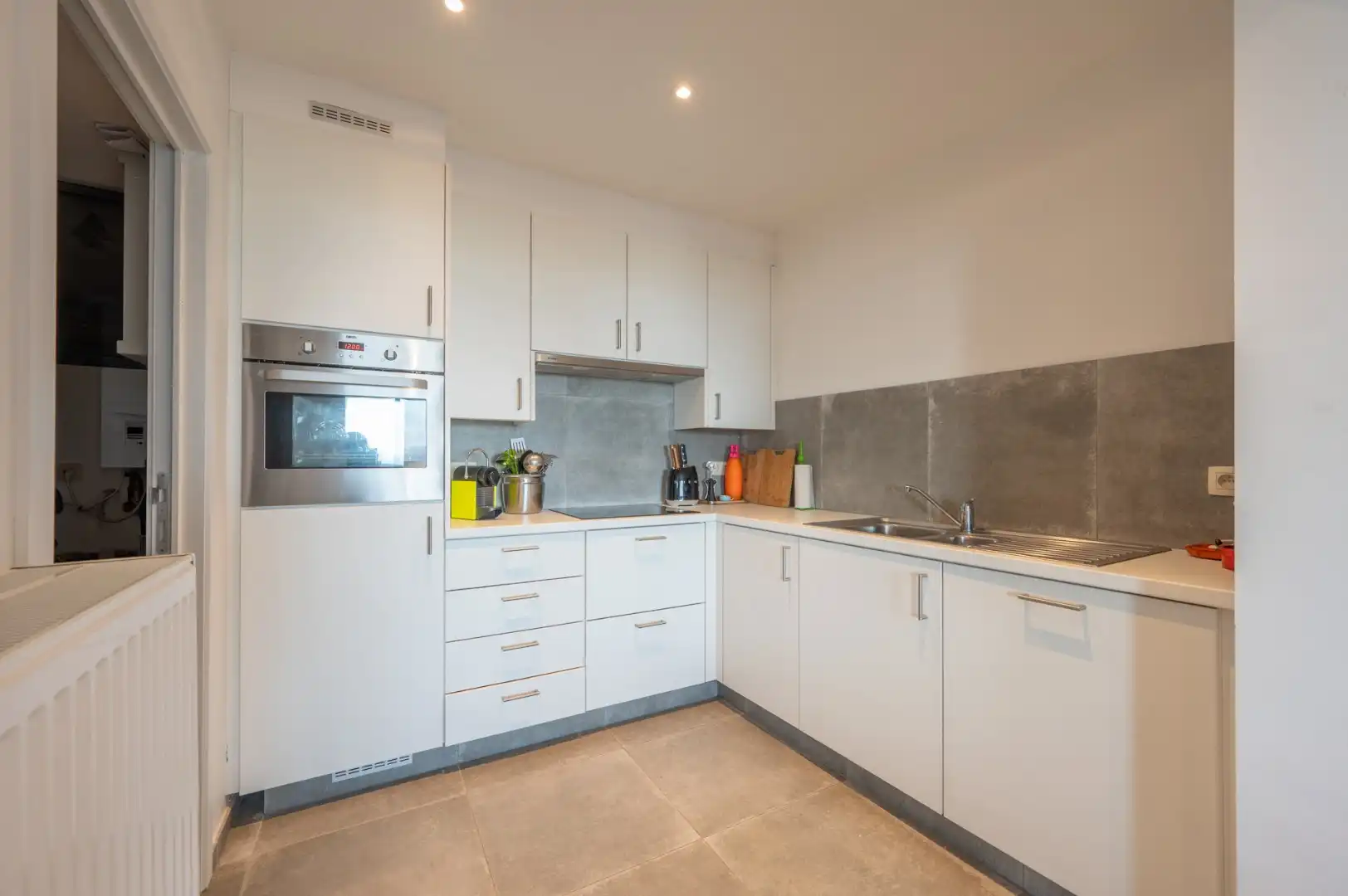 Instapklaar appartement met terras en autostaanplaats incl foto 5