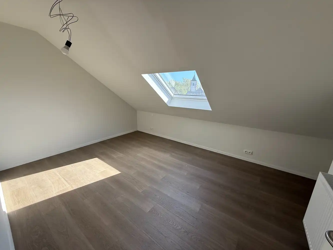 Ruim duplex nieuwbouwappartement met 2 slaapkamers én parkeerplaats! foto 5