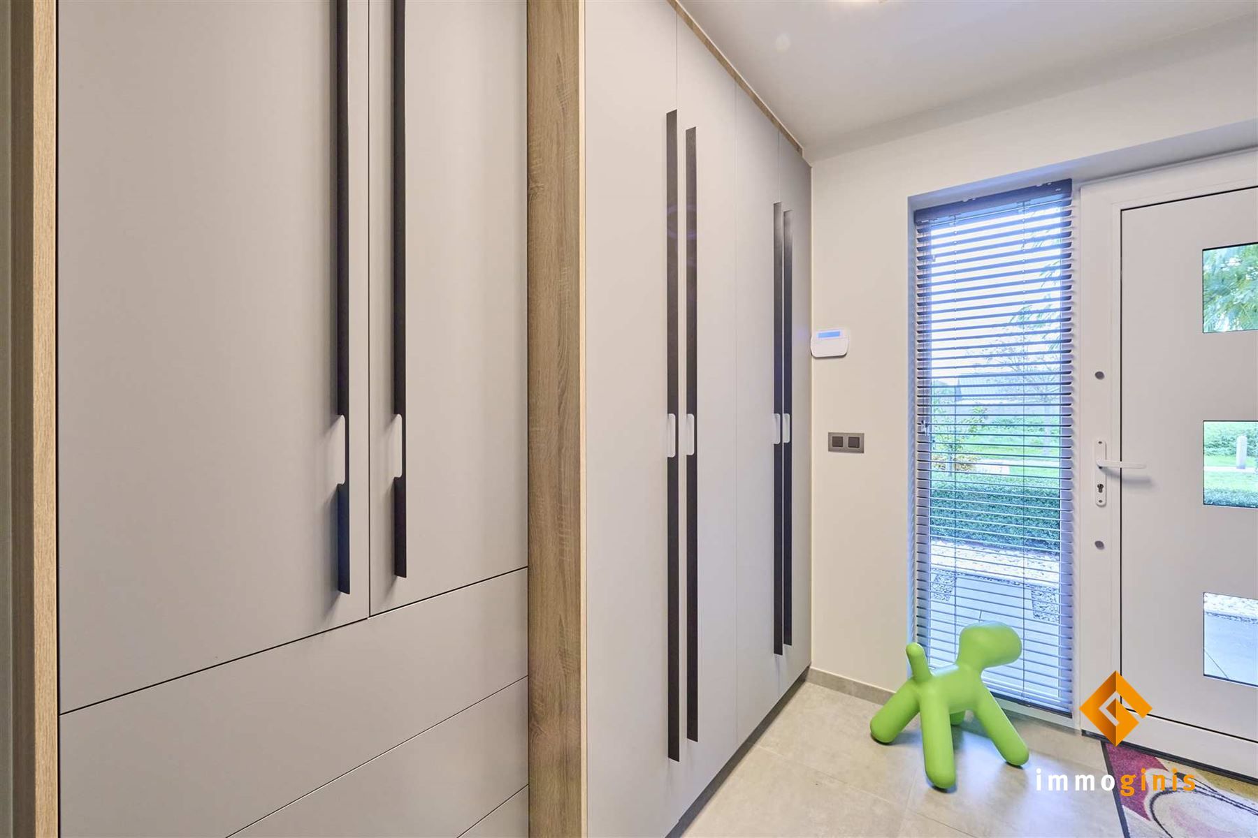 Recente, moderne woning met 3 à 4 slaapkamers en zwembad op perceel van 5a01ca, in een doodlopende straat. foto 12