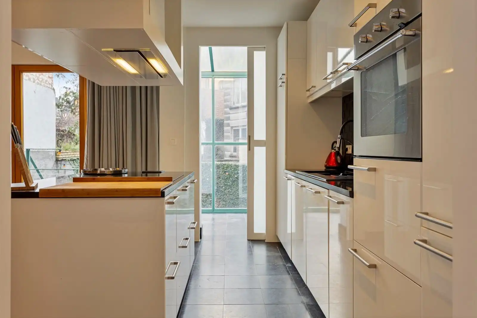 Gelijkvloers gemeubeld 1 slaapkamer appartement met tuin op A-locatie foto 11