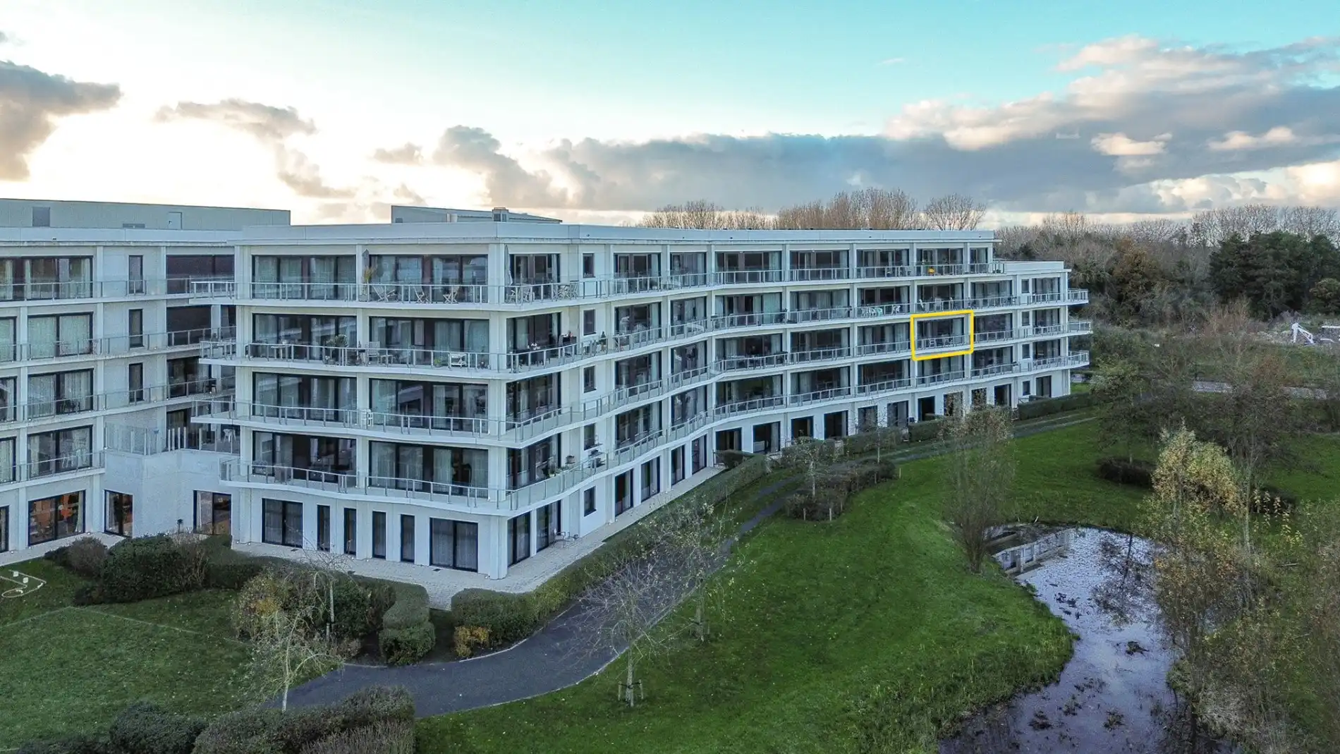  Te koop: Assistentiewoning in Zilverduin De Haan, Vosseslag foto {{pictureIndex}}