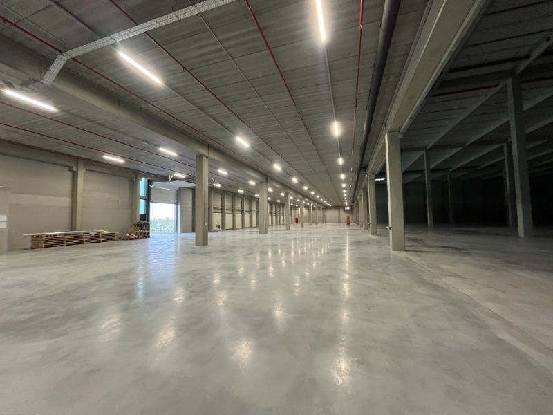 Logistiek gebouw te huur foto 3