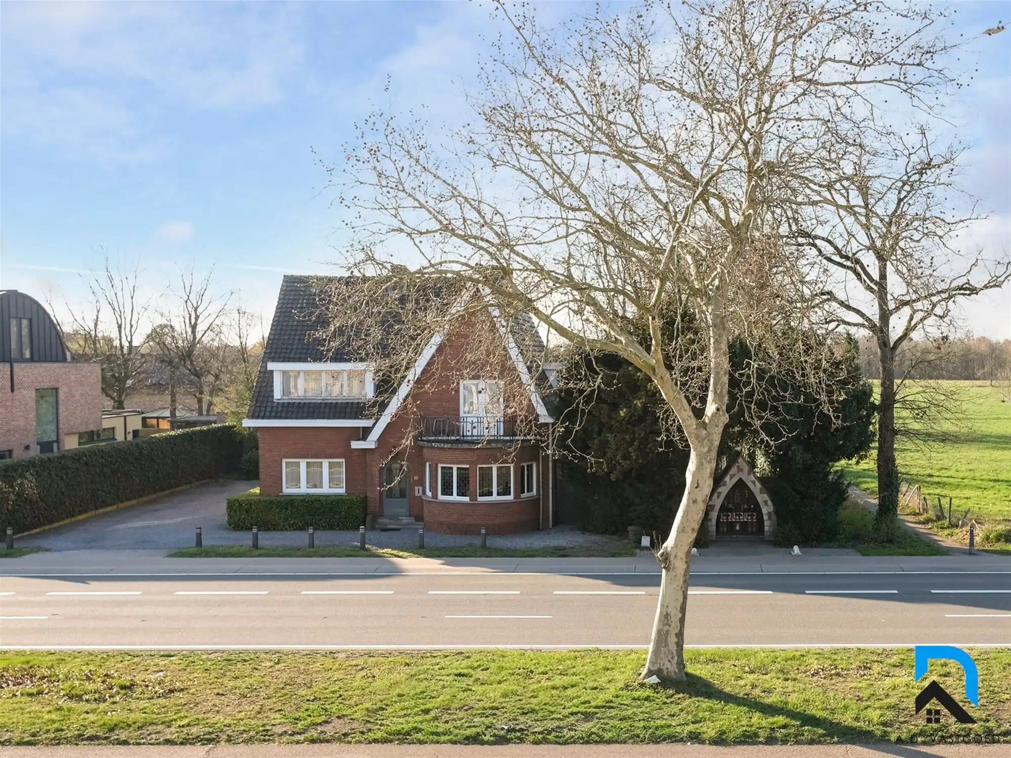 Tijdloze woning met uitstraling nabij het centrum van Hasselt foto {{pictureIndex}}