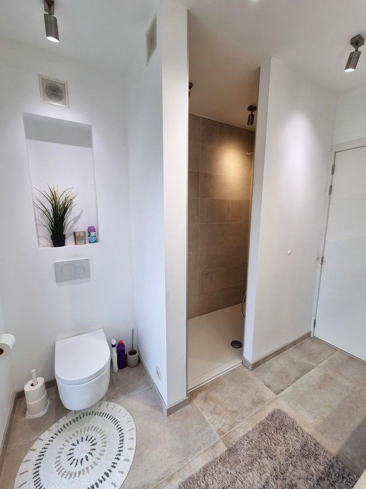 Totaal vernieuwde woning, 3 tot 4 slaapkamers met prachtig groen verzicht. Top ligging! foto 15