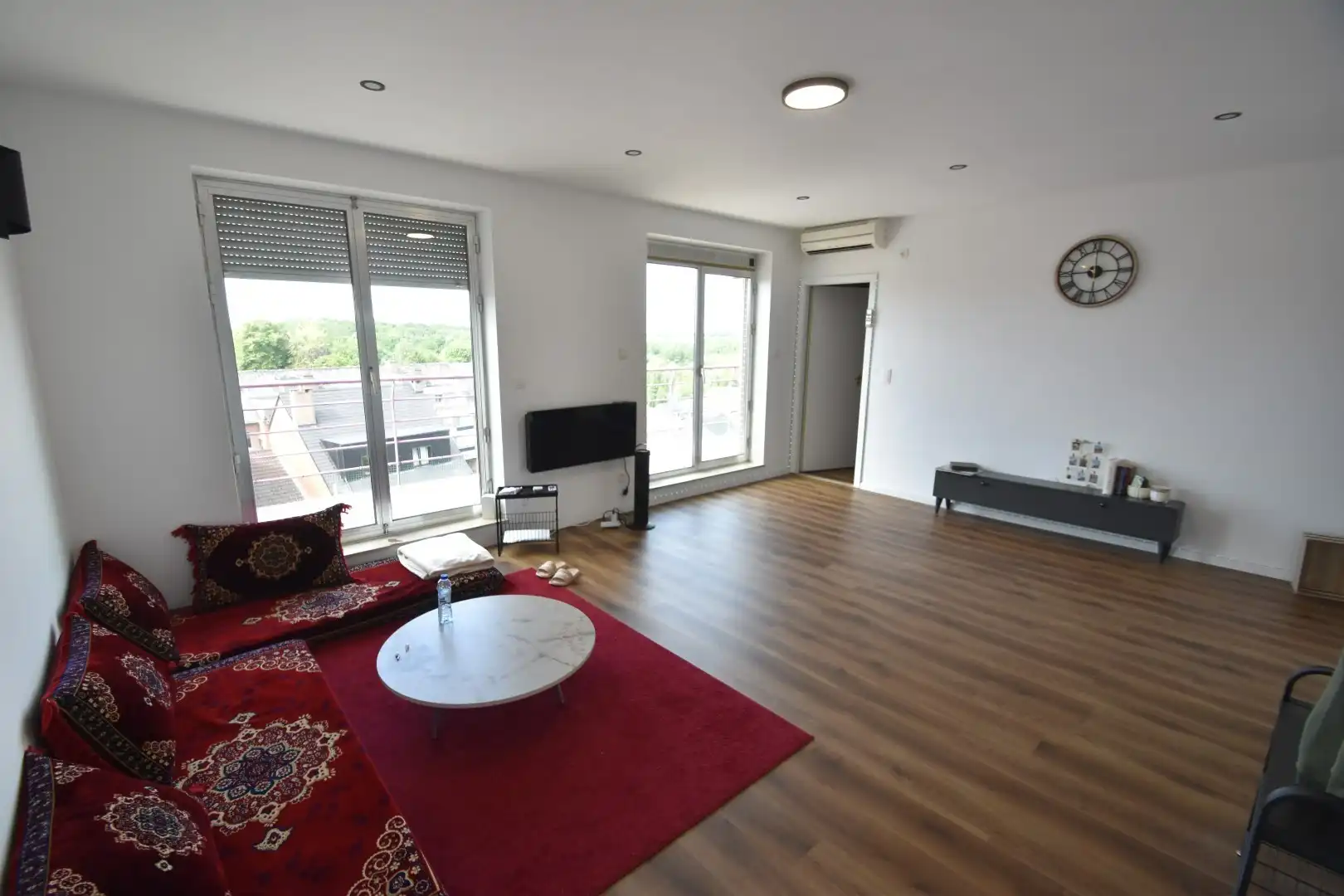 Gerenoveerd appartement aan de stadsrand foto 5