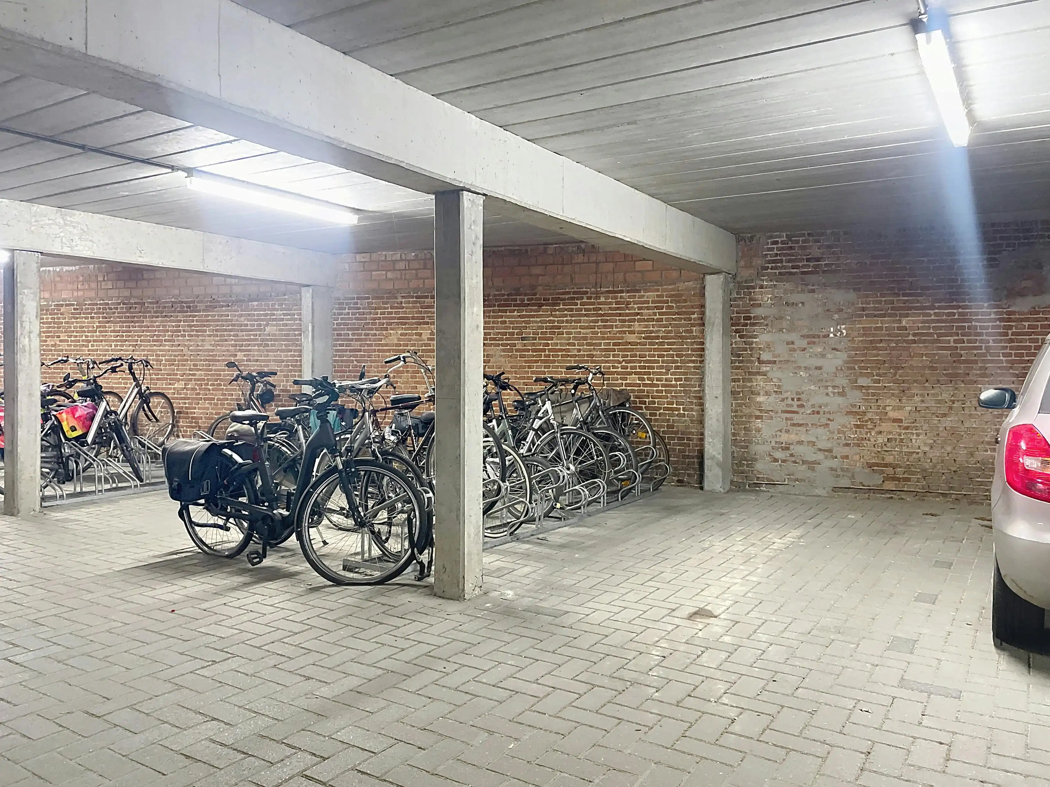 Overdekte autostaanplaats te koop in Berchem foto 5