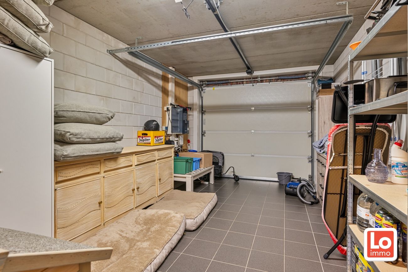 IN OPTIE! Instapklare én energiezuinige halfopen woning met inpandige garage op een topligging in de wijk 'Oudenbos' op de grens tussen Zeveneken en Lokeren. foto 15